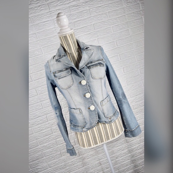 9 Jackets & Blazers - {9} Light Blue Denim Jacket w/Floral Buttons